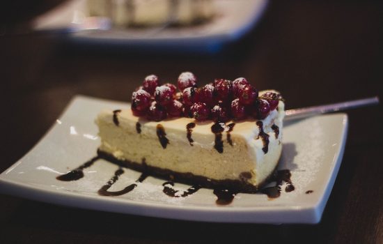 Cheesecake med hindbær eller andre bær.